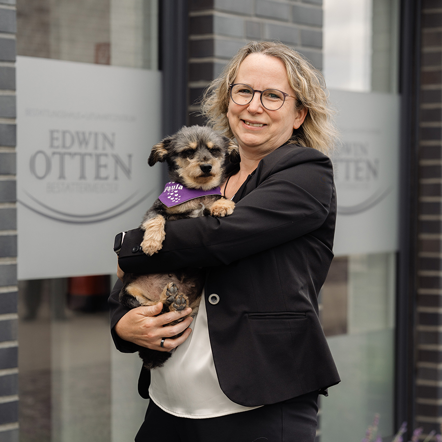 Silke Otten — Zertifizierte Trauerrednerin, psychologische Beraterin und ausgebildete Floristin